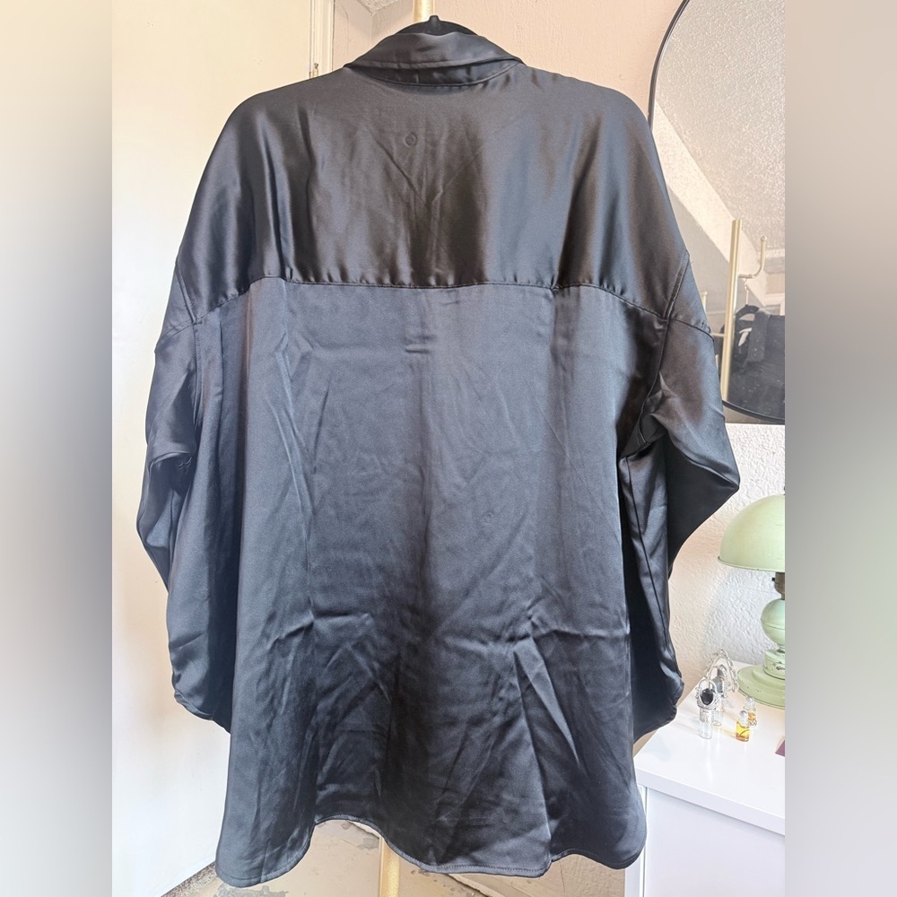 NWOT H&M Women's Oversized Black Button Down Shirt - Size Large - Picture 2 of 10